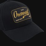 Шапка с Kозирка Gold Script - 03